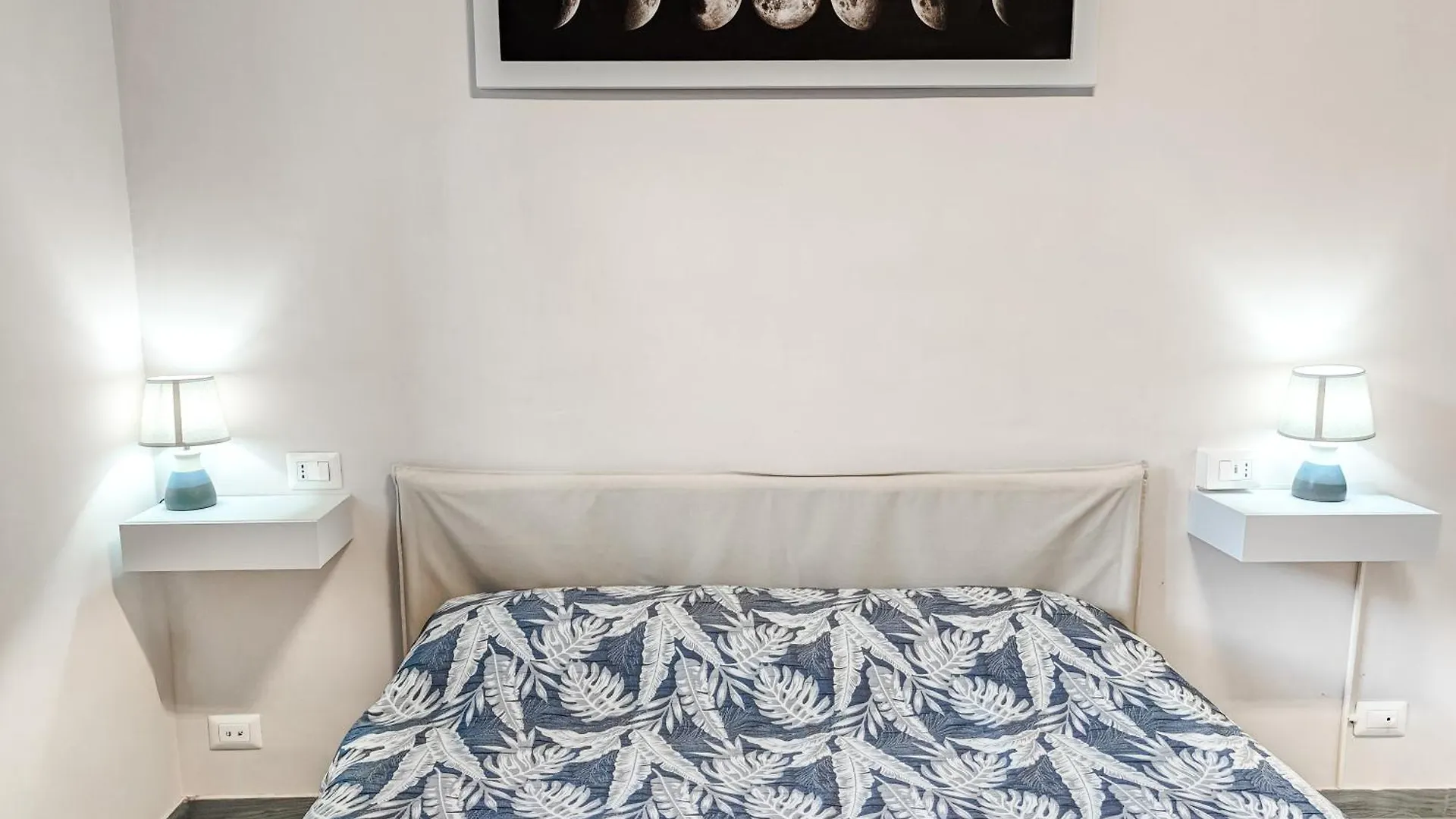Rome Essence Apartament 0*,  Italia